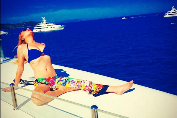 40位名人狂曬游艇度假照，你還在矜持什么？